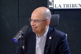 Regresa niña trasplantada en Brasil para su tratamiento médico en el Acosta Ñú