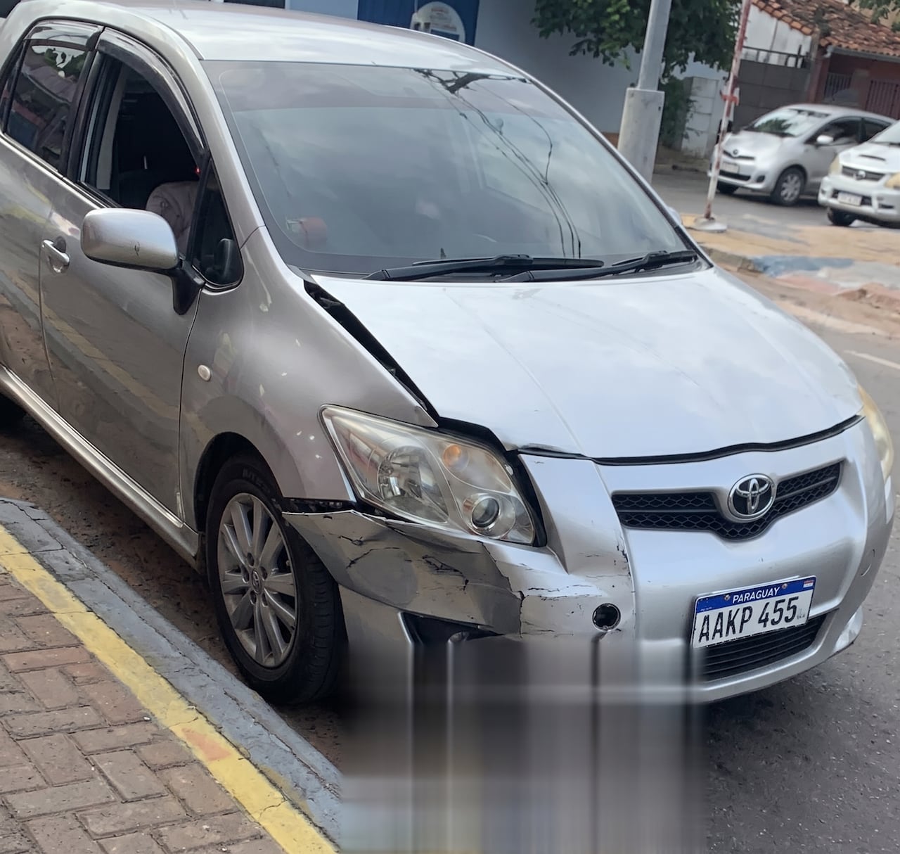 A pesar de la aparatosidad del accidente en el microcentro de Luque, no se reportaron personas heridas de gravedad.