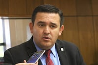 Exministro del MEC negó haber emitido órdenes para acelerar la titulación de Rivas