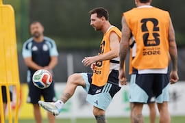 A 20 años de su última vez: Leo Messi será suplente frente a Jordania