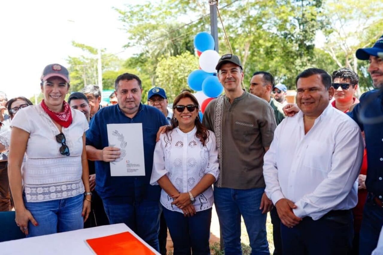 El mandatario Santiago Peña junto con autoridades del departamento de Concepción.