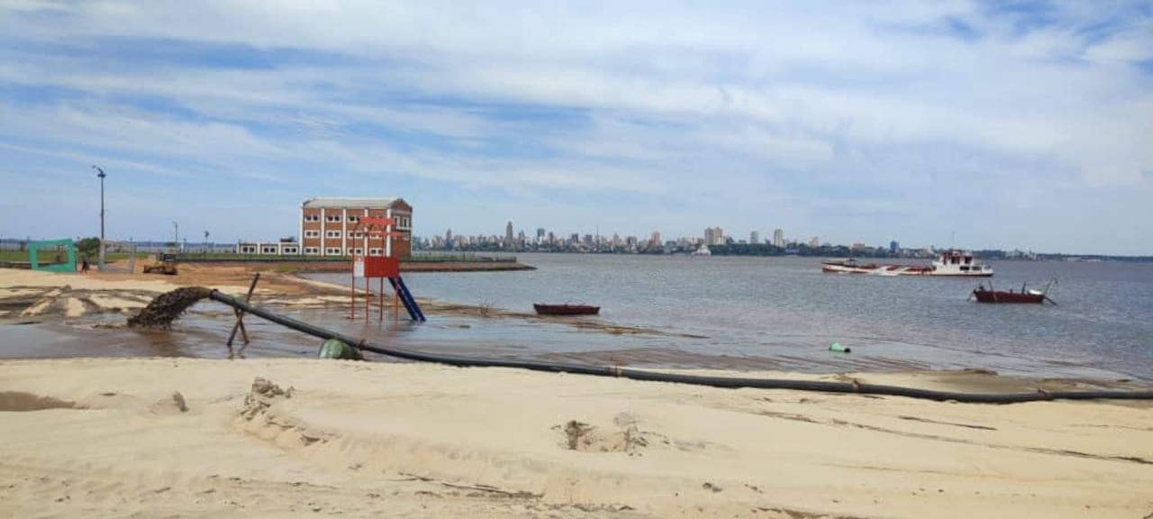 Son unos 13.000 metros cúbicos de arena los que deben ser depositados en la playa San José. La operación está con un avance aproximadodel 70 por ciento.