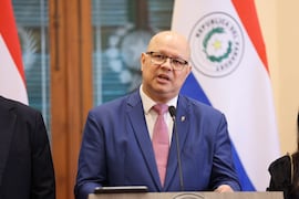 Ministro de Economía afianza lazos internacionales en foros globales en Francia