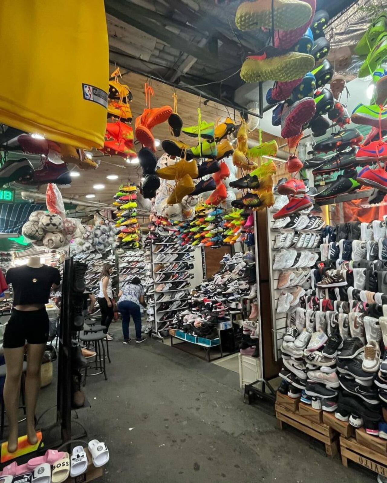 Comercios del mercado. Foto Gentileza
