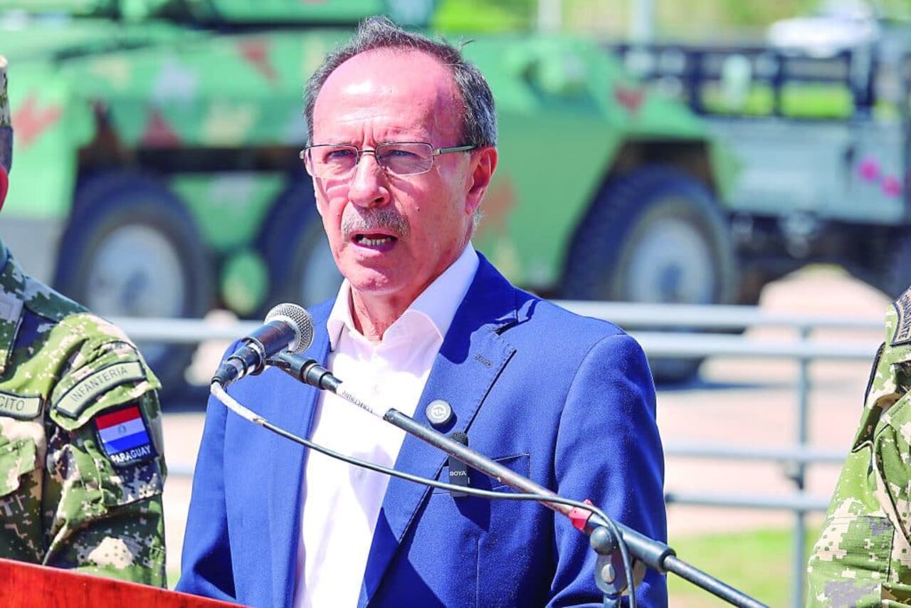 Óscar González, ministro de Defensa Nacional.
