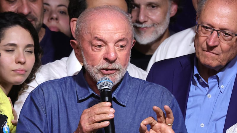 El presidente de Brasil, Luiz Inácio Lula da Silva, pronuncia un discurso al ganar las elecciones presidenciales de Brasil anoche, en el Hotel Intercontinental en Sao Paulo (Brasil).