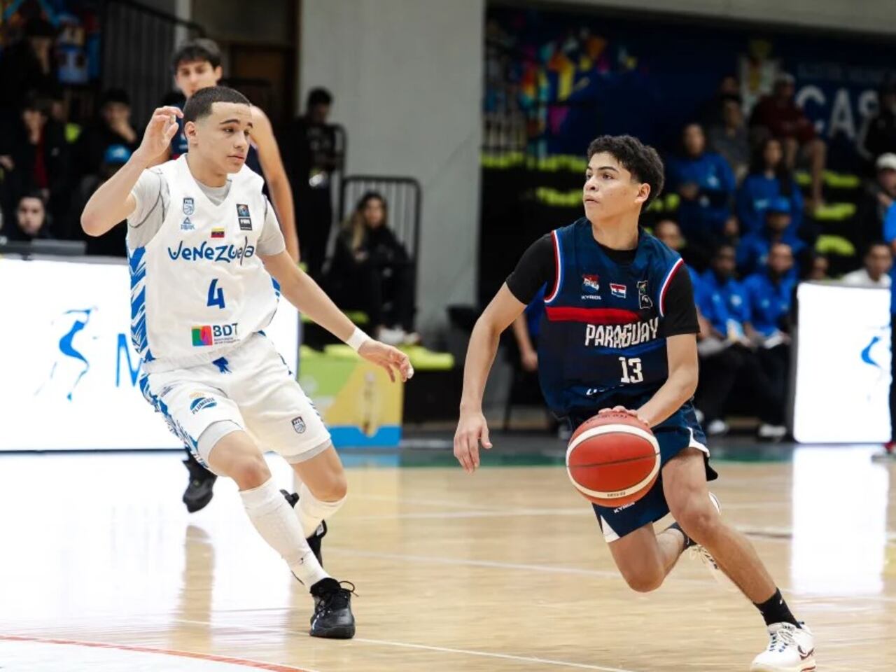 La selección juvenil, que alcanzó un resonante triunfo el miércoles ante Venezuela, vuelve a jugar esta tarde contra Uruguay.