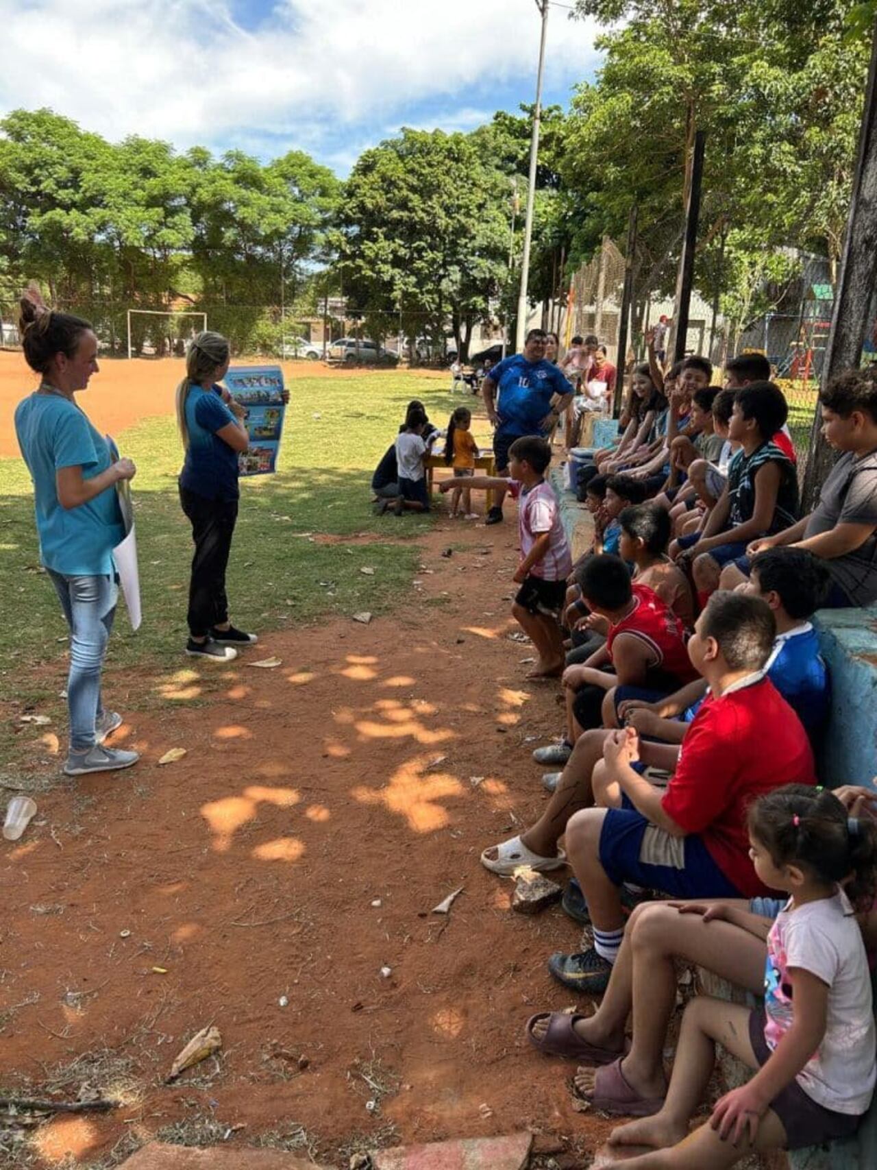 En los encuentros se realizan charlas sobre educación vial, cuidado de mascotas, prevenciónsanitaria y también talleres con bomberos voluntarios.