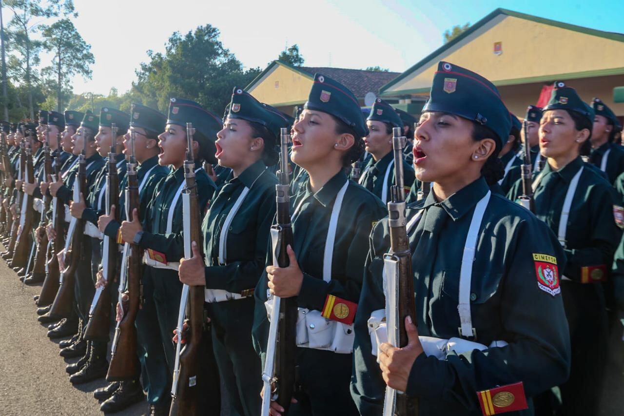 Unos 2.000 cimeforistas, entre hombres y mujeres, culminan la instrucción del período 2026.