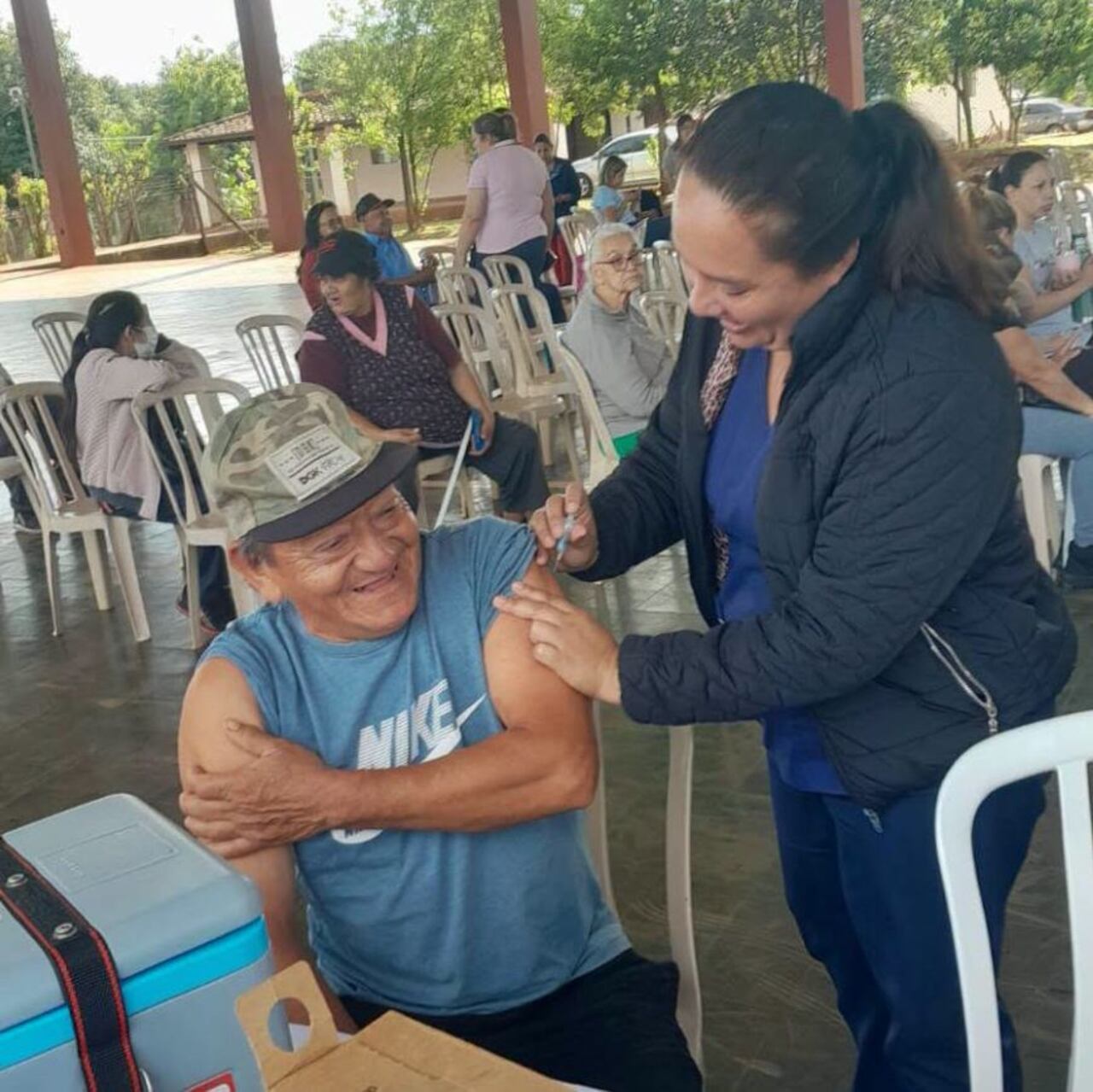 Los adultos mayores recibieron su esquema de vacunación.