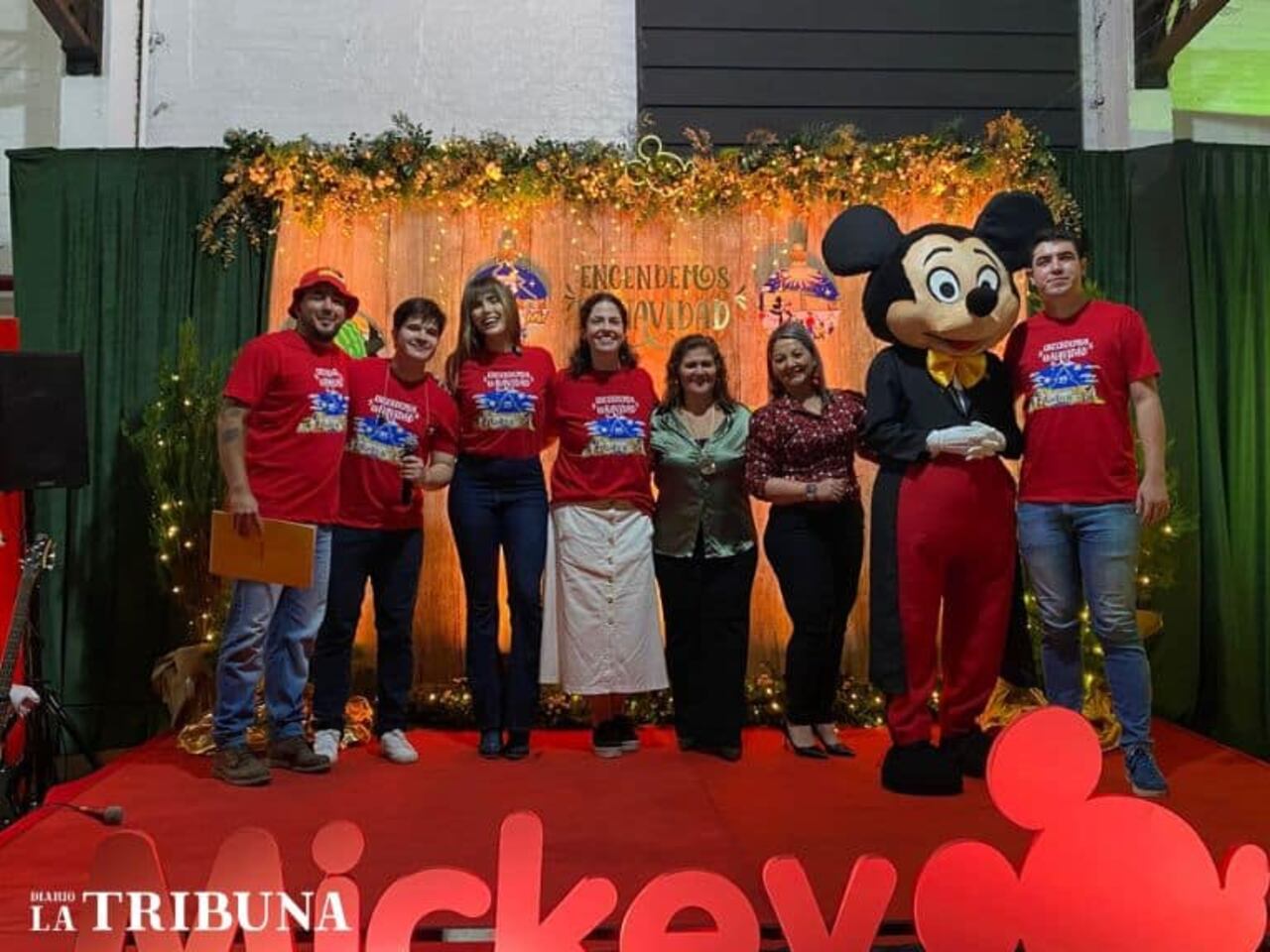 Tradicional encendido del árbol de Navidad de Mickey