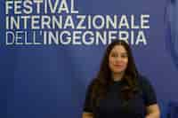 Aída Flecha gana el James Dyson Award en Italia por inventar un calcetín inteligente contra el párkinson