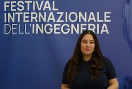 Aída Flecha gana el James Dyson Award en Italia por inventar un calcetín inteligente contra el párkinson
