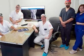 Paraguayos realizan, por vez primera en el mundo, compleja cirugía cervical