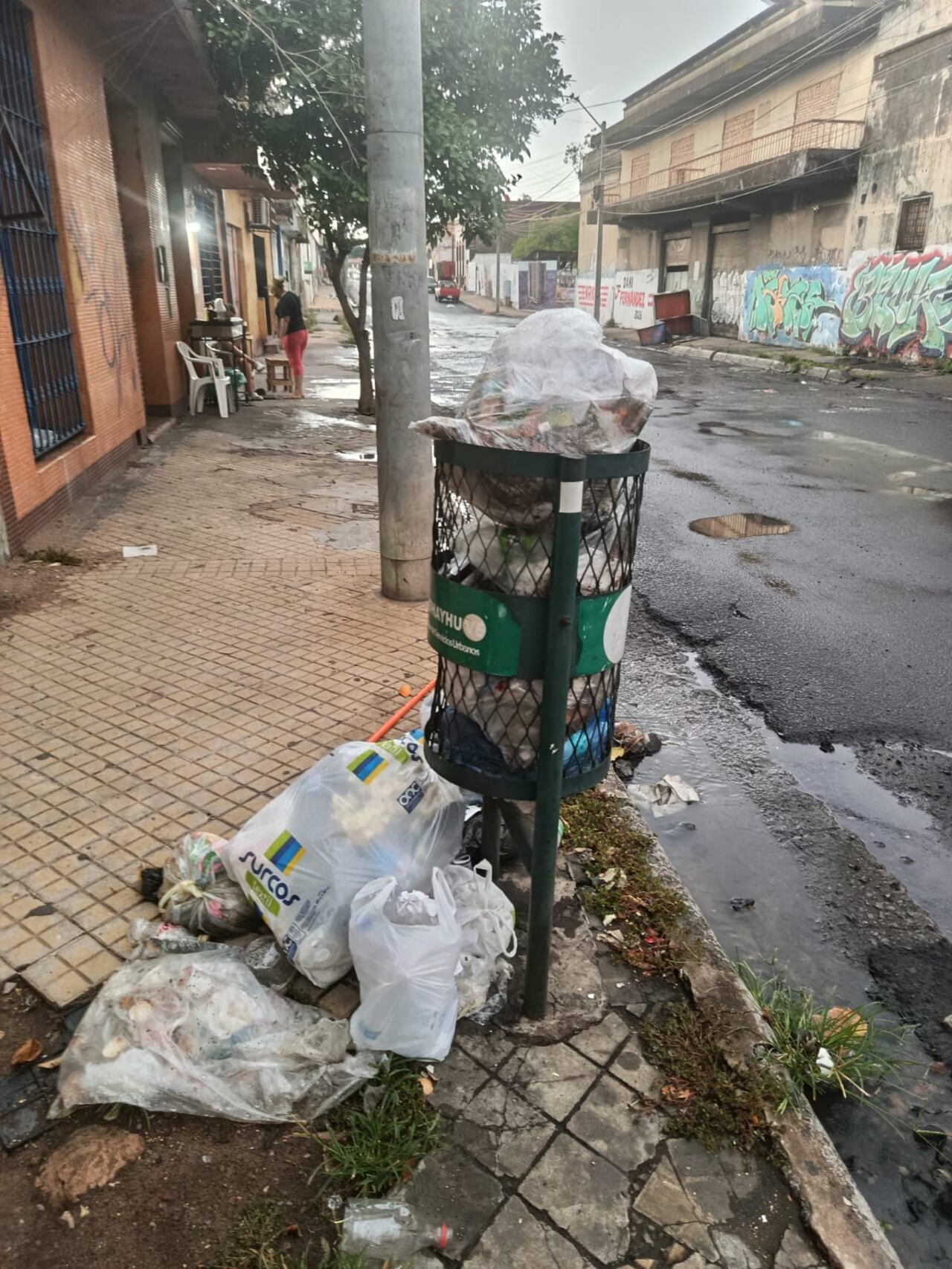 Vecinos denunciaron que ya han sufrido enfermedades infectocontagiosas a consecuencia de vivir en un ambiente contaminado.