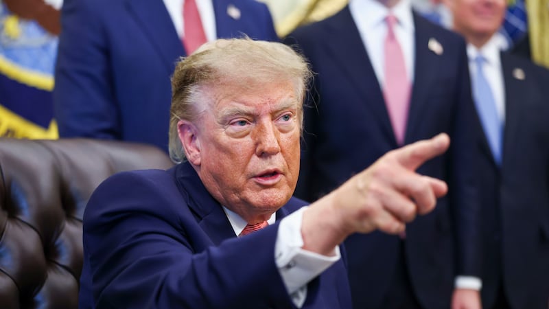 El presidente de Estados Unidos, Donald Trump, durante una rueda de prensa desde el despacho Oval de la Casa Blanca. (EFE).