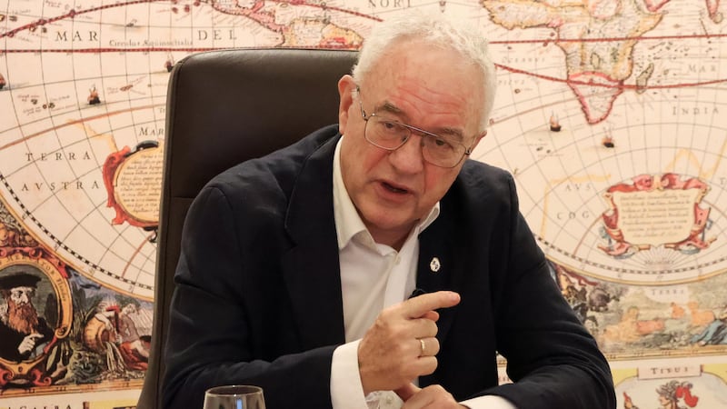 El ministro de Exteriores uruguayo, Mario Lubetkin, dijo que el bloque sudamericano Mercosur inició formalmente las negociaciones para expandir y actualizar su acuerdo comercial con la India, la sexta economía del mundo, durante una entrevista con EFE, en Nueva Delhi (India).