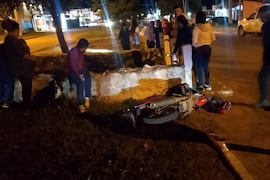 Rescatan a un motociclista tras caer a un arroyo
