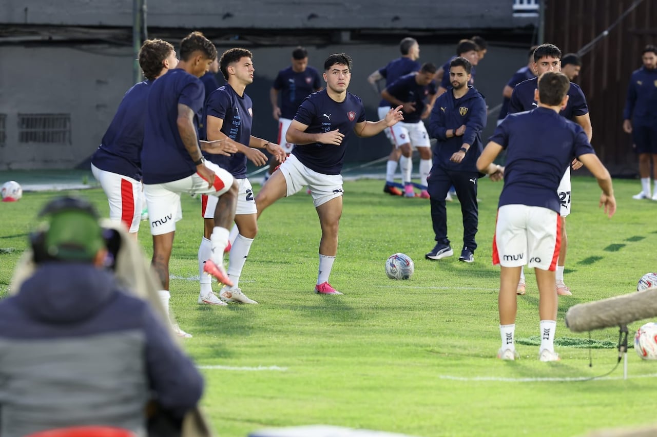 Calentamiento de los jugadores de Cerro Porteño.