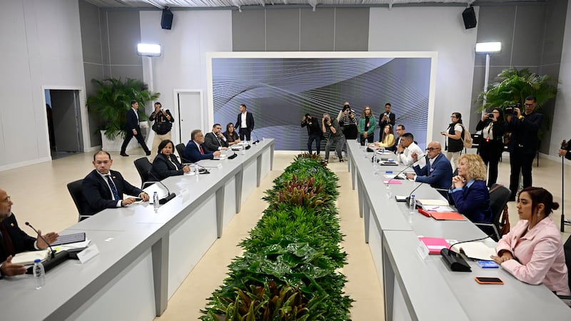 La oposición y el oficialismo cerraron la primera ronda de negociaciones directas, en Caracas.
