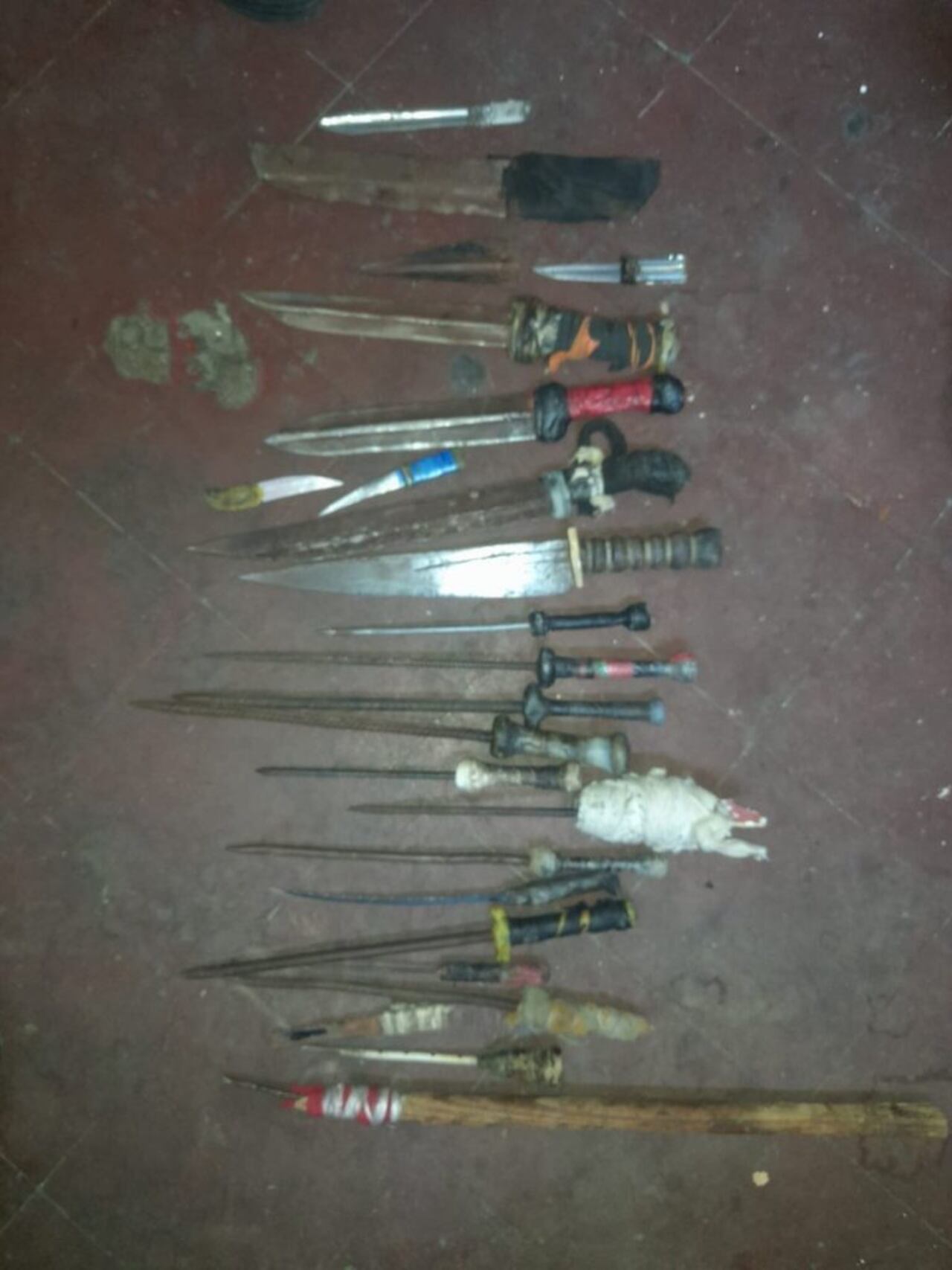 Algunos objetos que fueron requisados trasel procedimiento.