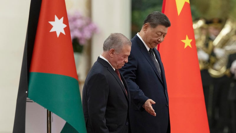 El rey de Jordania Abdala II es recibido en Pekín por el presidente chino, Xi Jinping, para una visita de Estado.