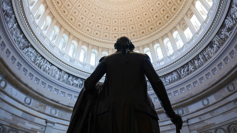 Vista de la estatua de George Washington en la sede del Capitolio, en Estados Unidos.