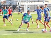 El “profe” Alfaro analiza no tocar demasiado el equipo del debut