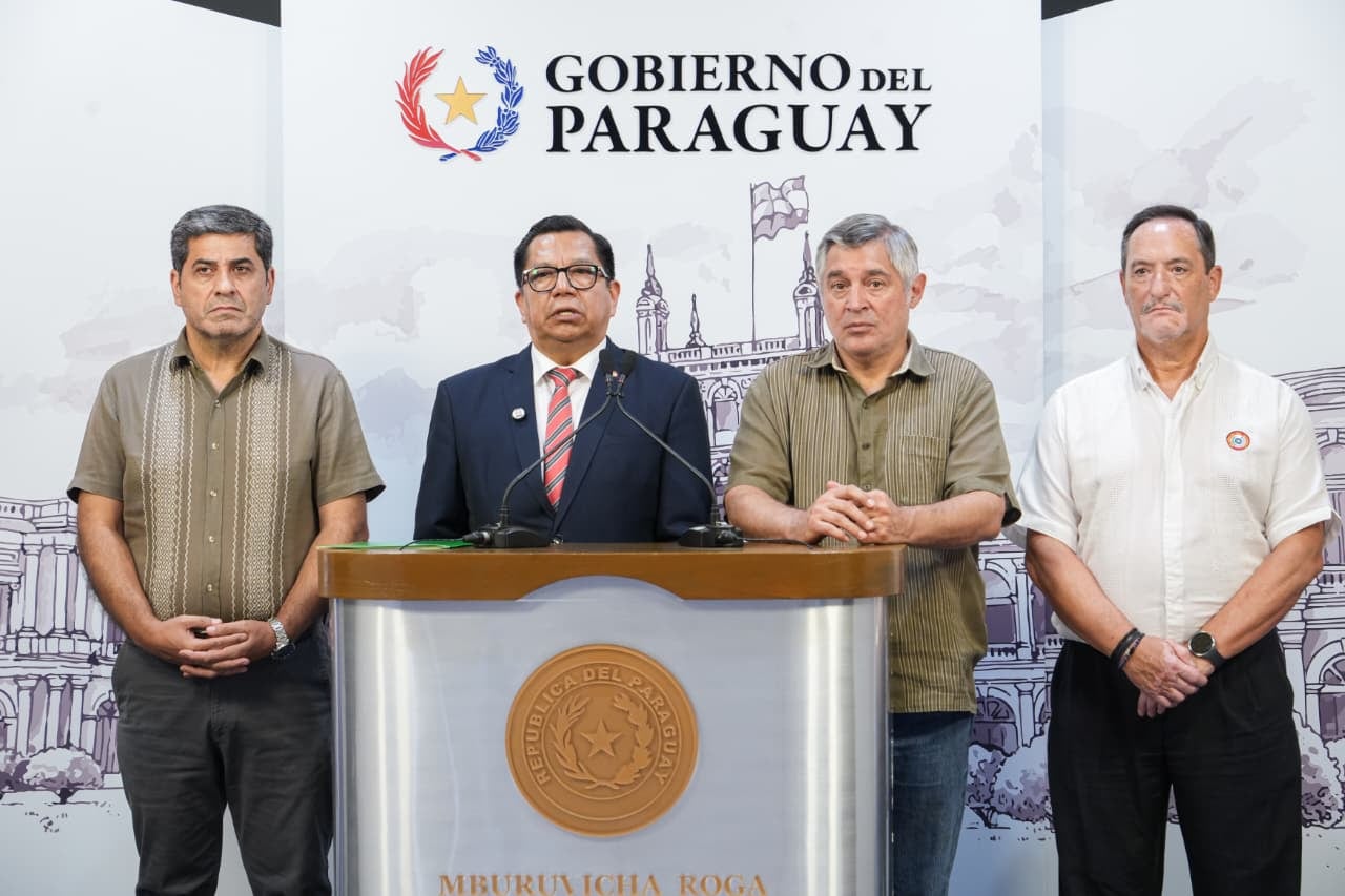 El presidente del Conae, Santiago Peña, animó a los ministros de Desarrollo Social y Educación a que este año el programa tenga aún mejor funcionamiento.