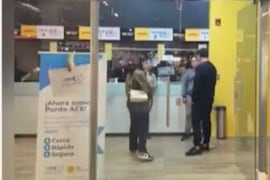 Falsos clientes asaltan casa de cambios en shopping de Asunción