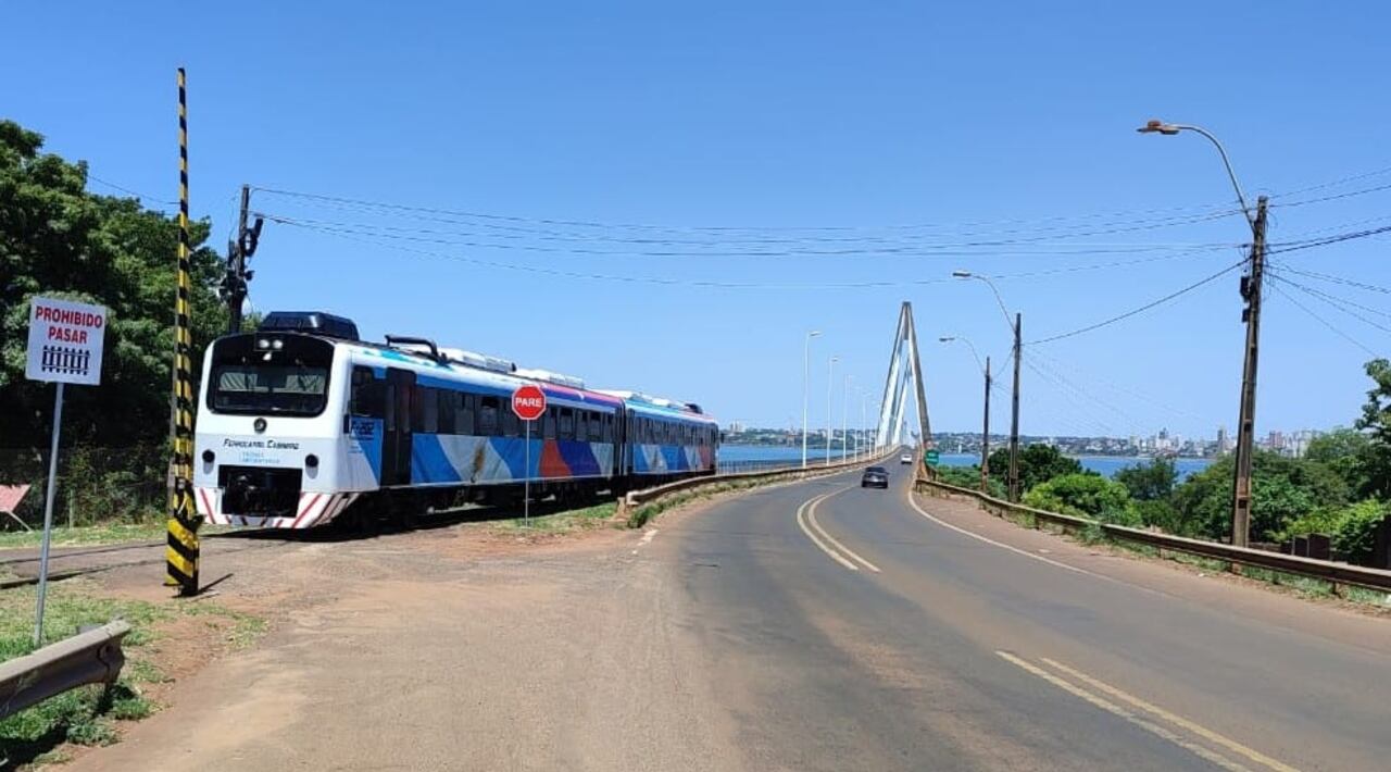 El puente rutero y ferroviario "San Roque González de Santa Cruz" será uno de los principales puntos de acceso de visitantes durante el Rally Mundial que se disputará aquí entre el 28 y 31 de agosto próximo.