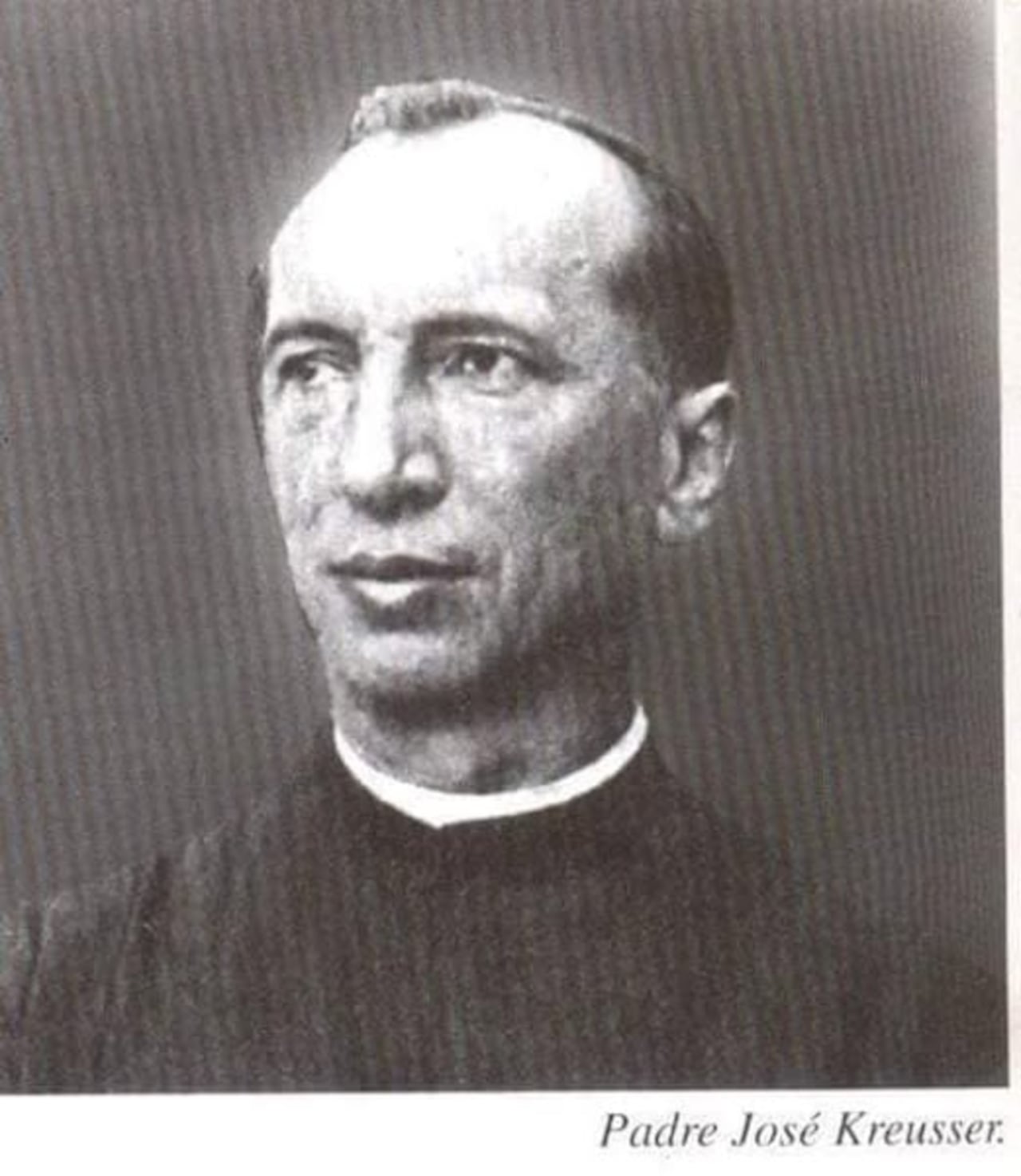 Cura párroco, José Kreusser. Su nombre llevará un puesto de atención sanitaria que será inaugurada como parte de la recordación a las víctimas de la tragedia ocurrida hace 99 años.