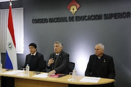 Cones denuncia títulos falsos y desorden en educación superior