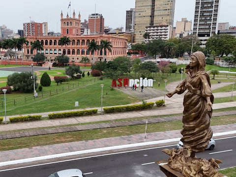 La Virgen de Asunción ya está en la Costanera Norte, frente a la Bahía