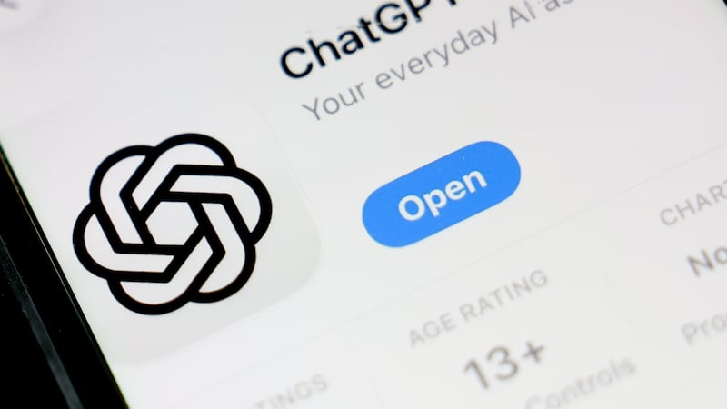 Pantalla con el inicio de la aplicación ChatGPT, desarrollada por la organización estadounidense de investigación en inteligencia artificial (IA) OpenAI. La tecnológica OpenAI revela que algunos agentes de IA generaron instrucciones para ignorar las reglas de sus creadores. En medio del debate sobre riesgos en el desarrollo de agentes autónomos.