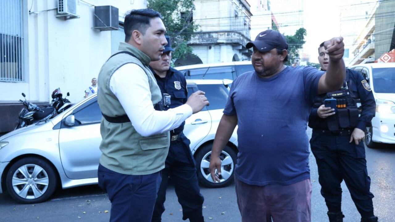 “Ellos saben que está prohibido, pero vuelven a ocupar estos espacios”, afirmó el director.