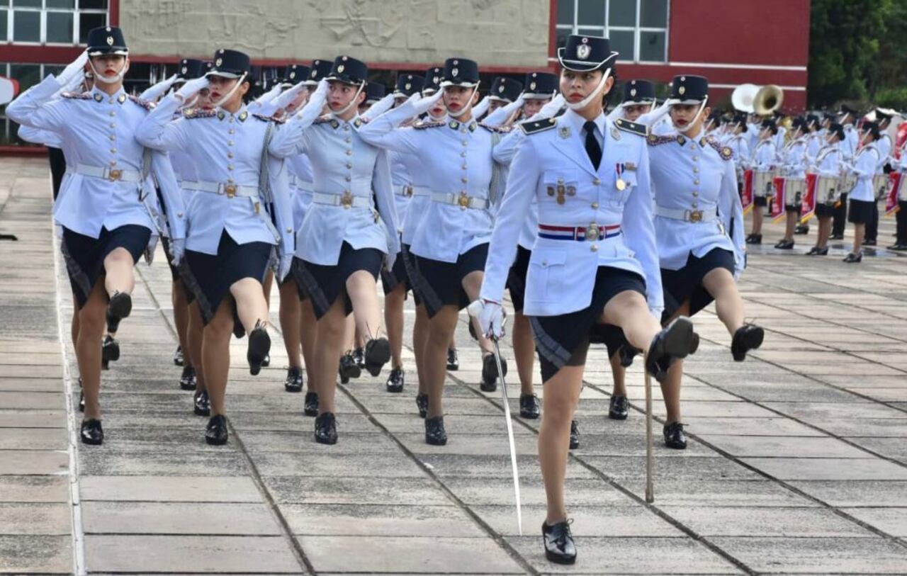 Presencia femenina en las filas de la Policía Nacional