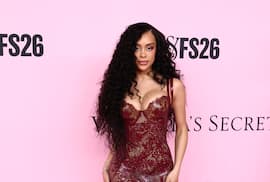 Negro, encajes y transparencias en el “pink carpet” de Victoria’s Secret