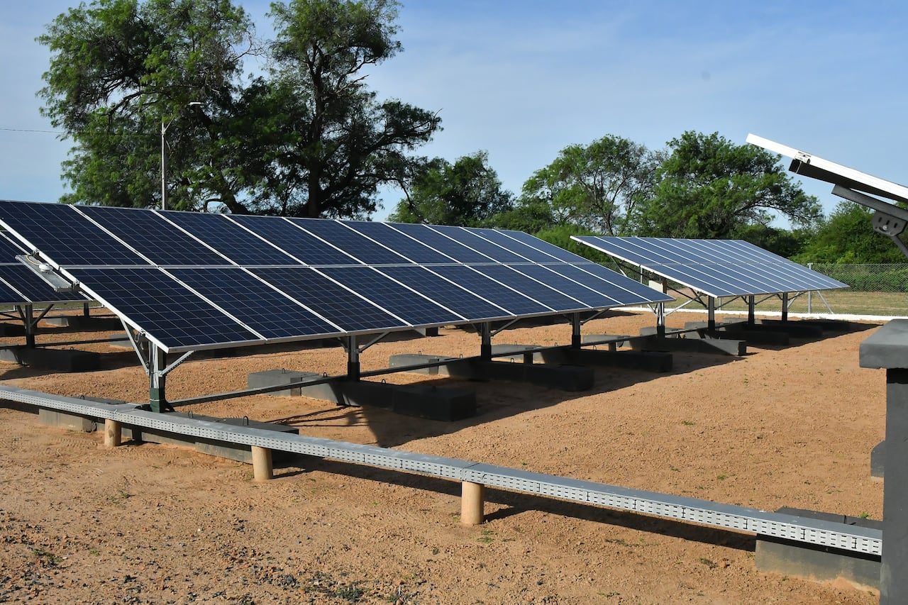 El objetivo del estudio de la FIUNA es garantizar que la electricidad generada por los paneles solares llegue a la red nacional con la más alta calidad, sin importar los cambios del clima.