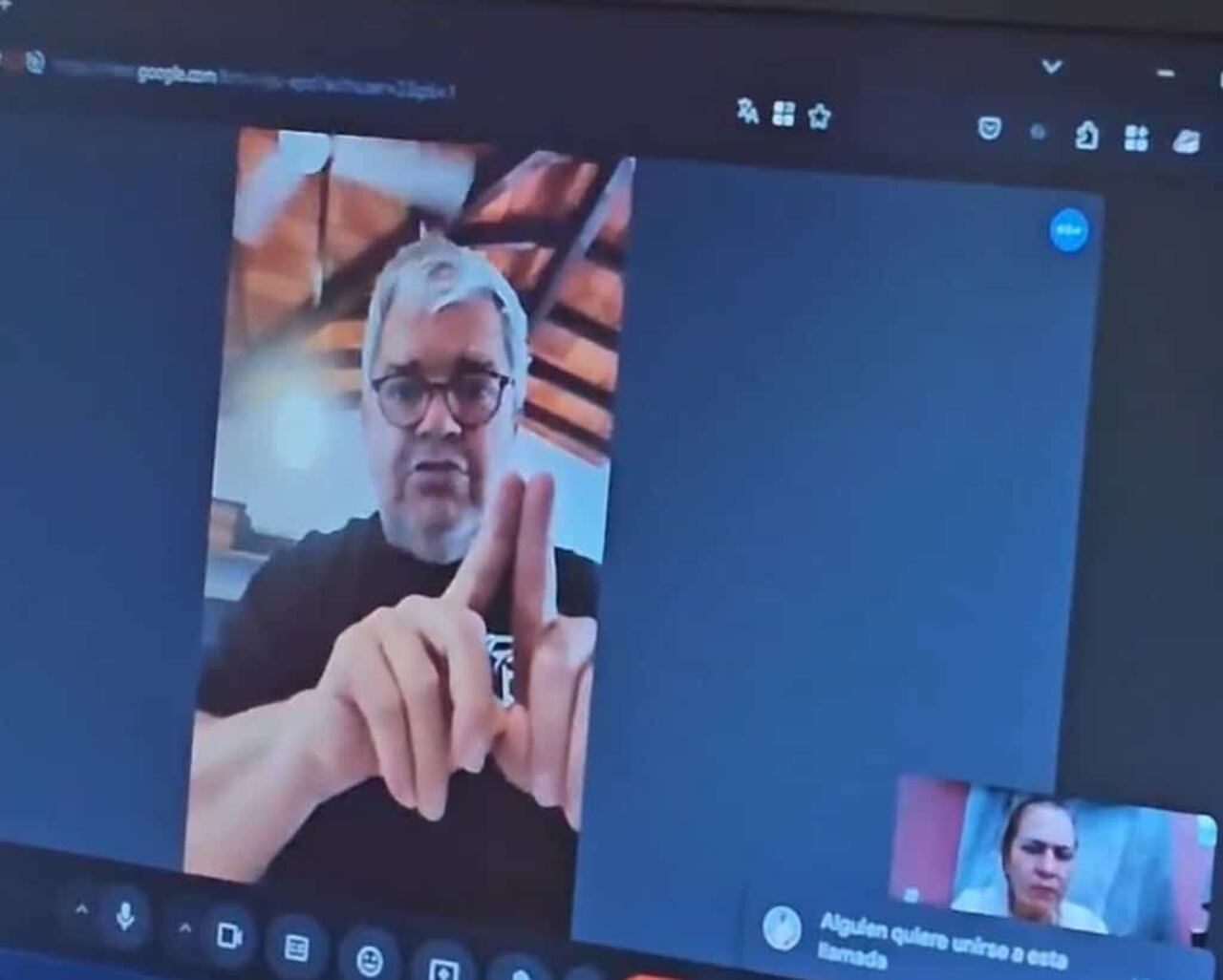 Video conferencia entre los ministros del Interior y Salud, para comenzar el plan de seguridad en hospitales.