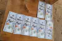 Incautan ocho billetes de 100 dólares falsos durante allanamiento en Coronel Bogado