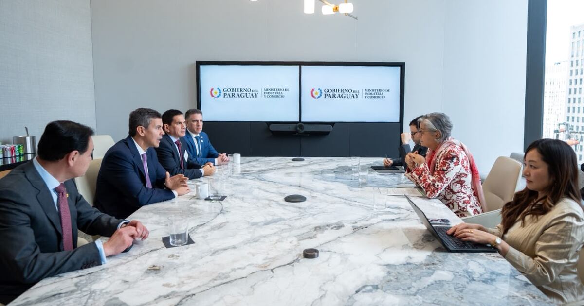 Santiago Peña expone avances de Che Róga Porã ante ONU-Hábitat
