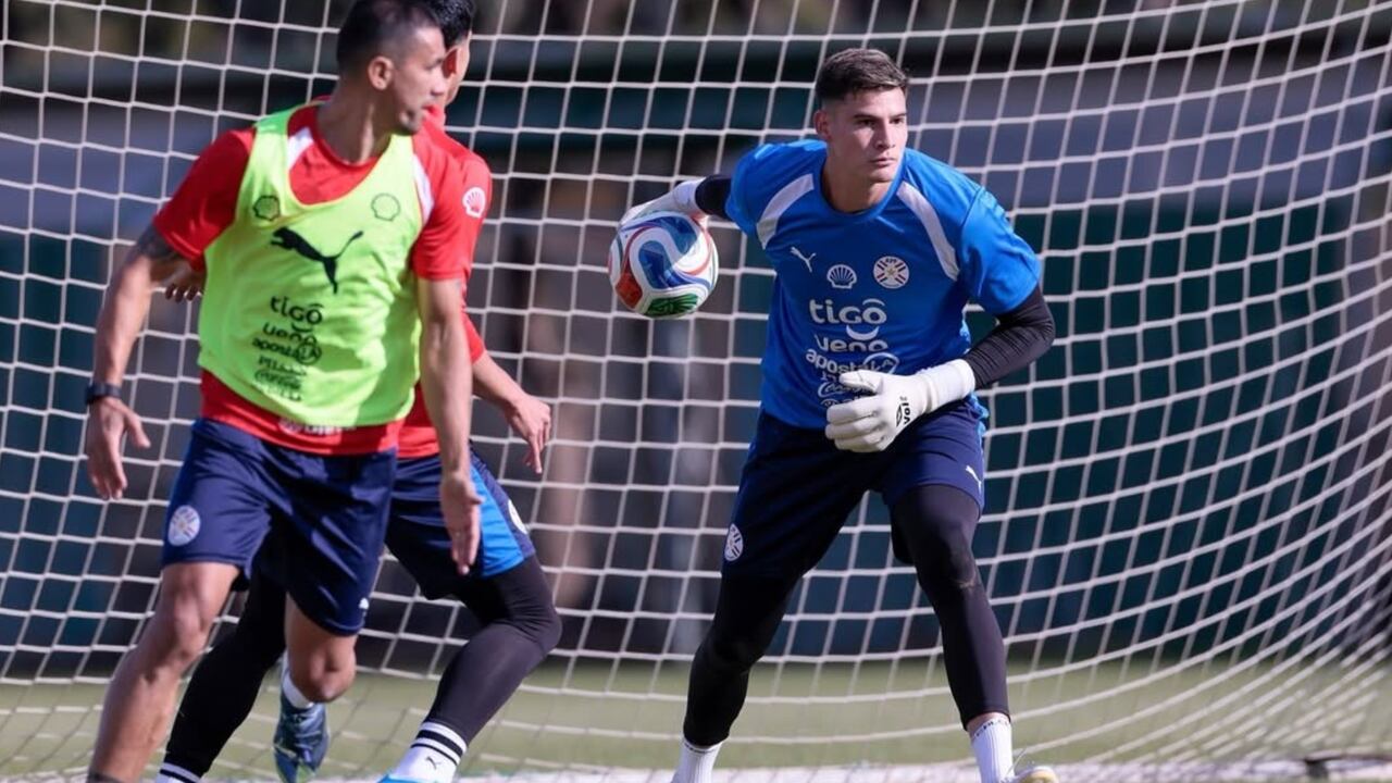 Es turno de Orlando Gill para defender el arco de Paraguay ante Marruecos.