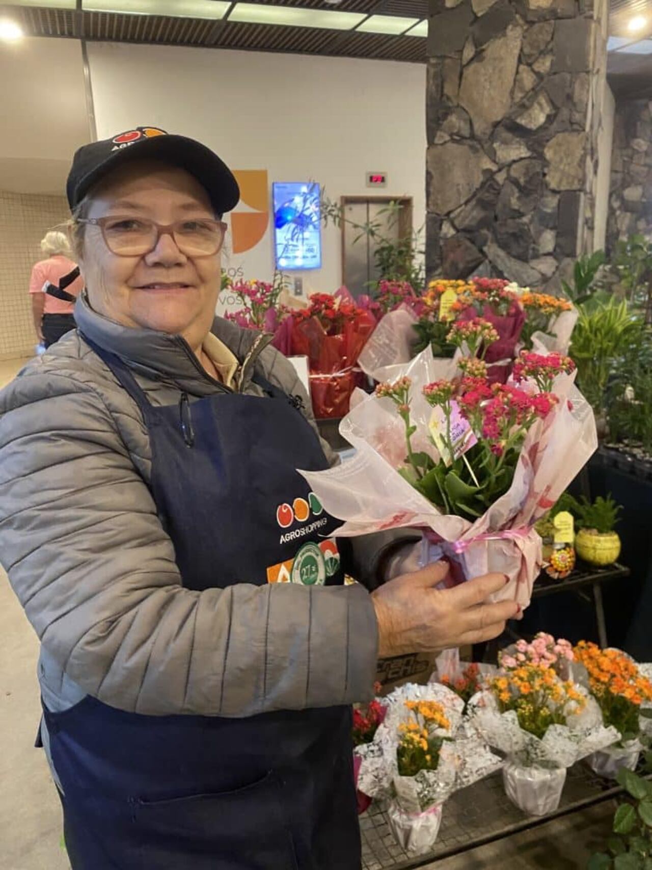 María Cristina viaja desde Caacupé todos los martes para ofrecer sus productos.
