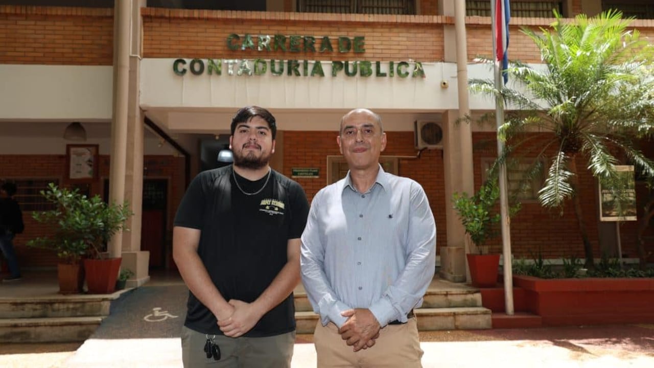 Ángel Pereira, presidente del Centro de Estudiantes de Economía UNA, yVíctor Acosta, de la Secretaría de la Juventud, hacen alianza estratégicapara organizar las clases.