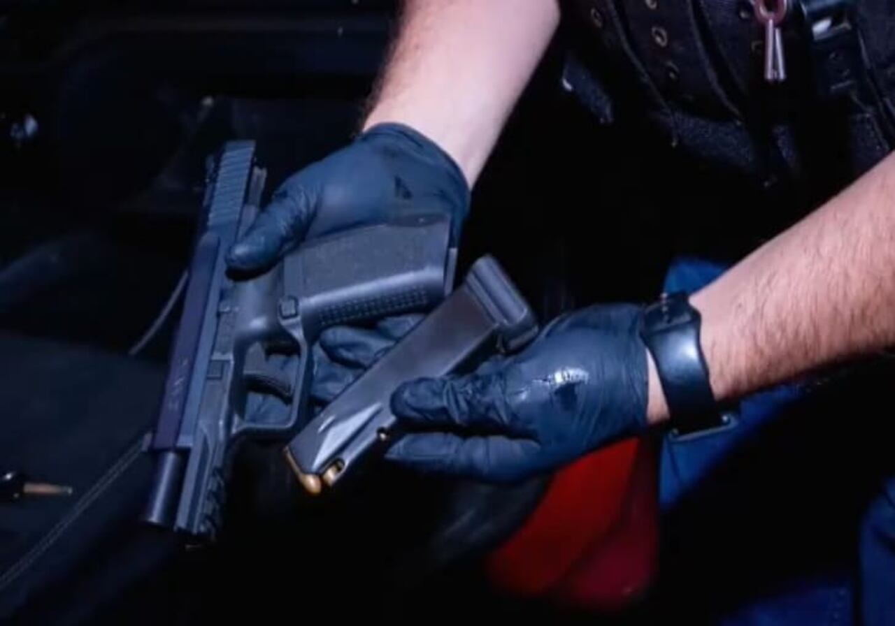 El capturado tenía varias armas de fuego en su poder.