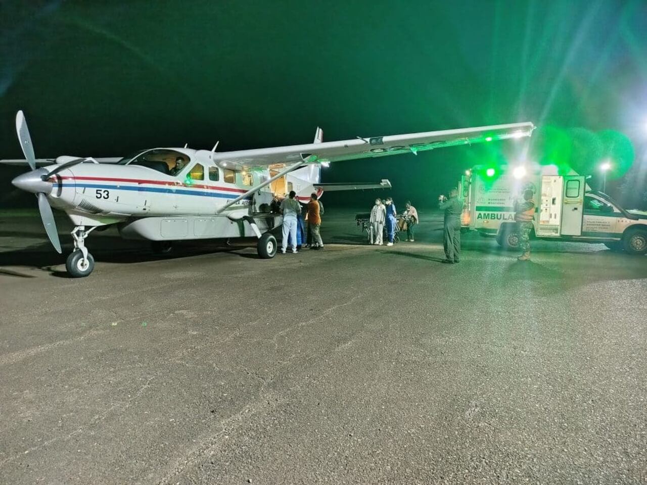 La evacuación aeromédica se activa tras la evaluación del SEME y la verificación técnica de laFuerza Aérea, que analiza distancia, pistas y clima antes de autorizar cada misión.