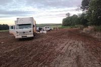 Encapuchados redujeron a choferes y saquean transportador