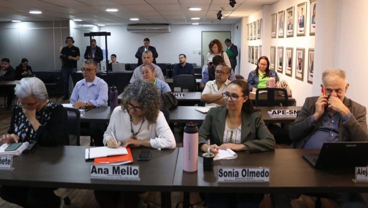 Reunión entre represntantes de distintos gremios y el MEC.