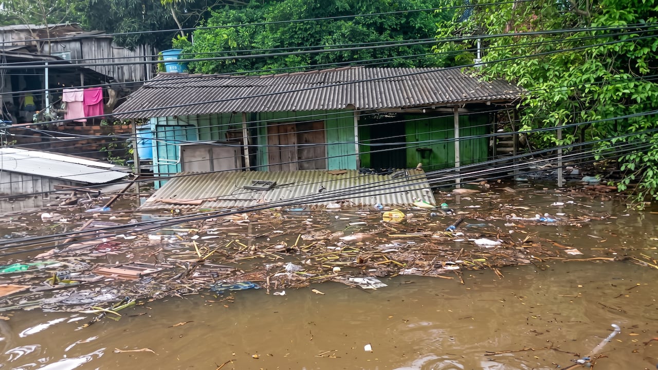 Autoridades piden a las familias evacuadas no apresurarse a retornar a sus viviendas.